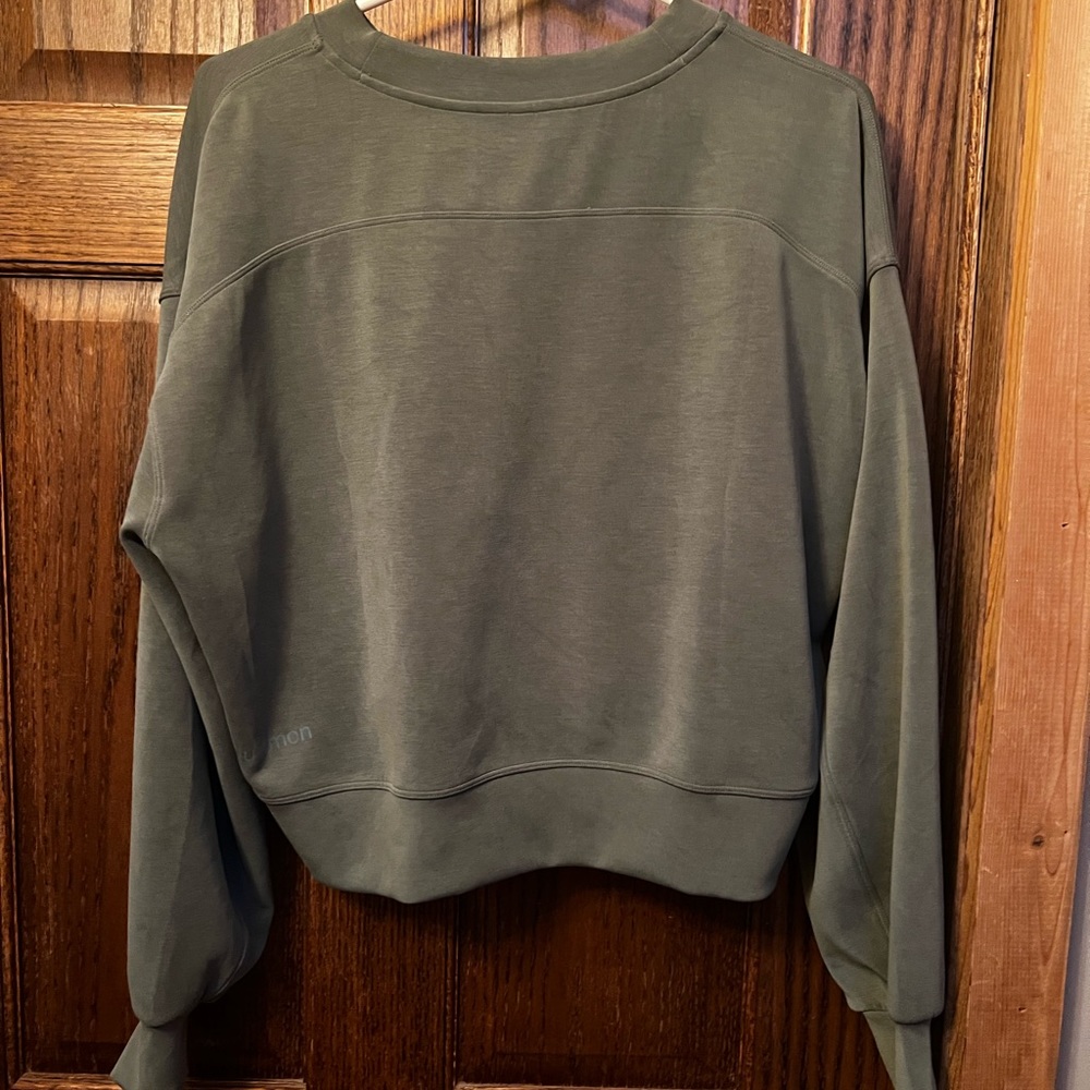 Lululemon Green Twill Perfectly Oversized Cropped Crew Size 6